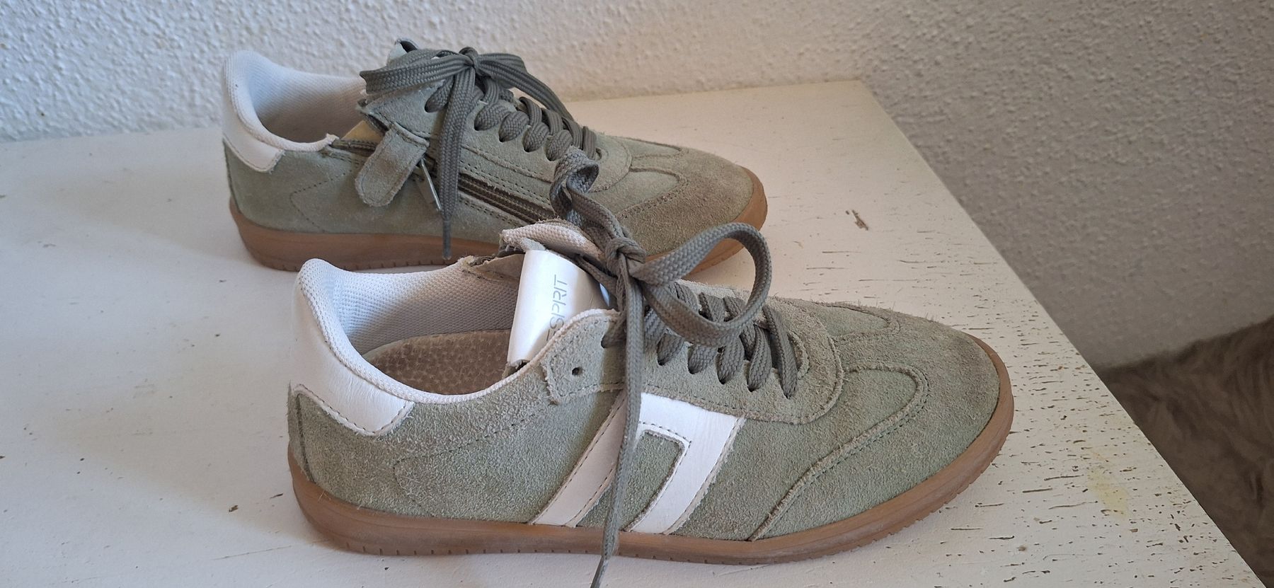 Esprit Herrenschuhe: Esprit Sneaker,Leder, Khaki-Grün, Gr. 35 – Gebraucht aus Richterswil von C011 1
