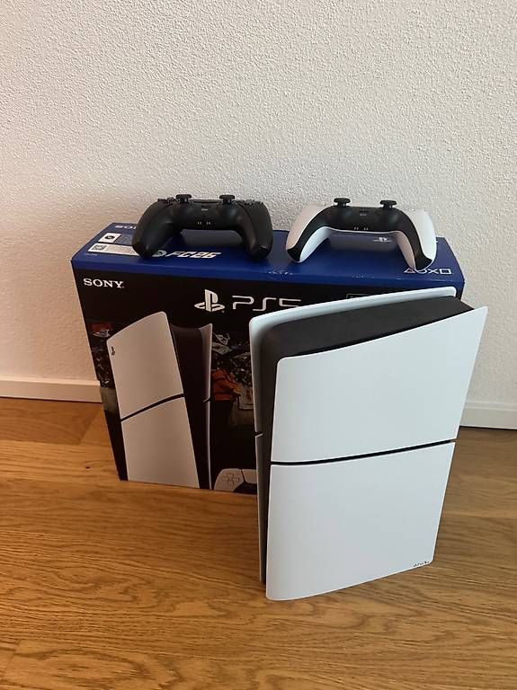 Sony Console: Playstation 5 Slim inkl. 2 Controller – Nuovo (secondo la descrizione) da Luzern venduto da erte96
