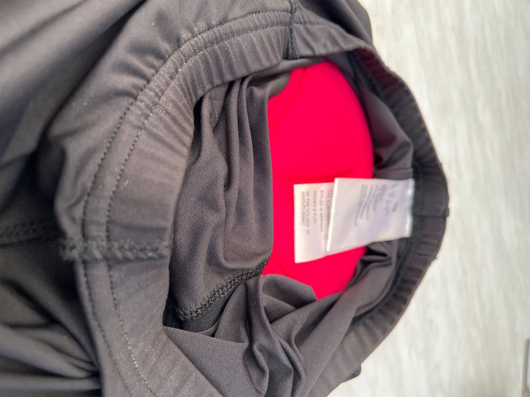 Pantalons: Radlerhose gepolsterte Sitzfläche – Neuf (Voir description) à Bühl b. Aarberg par Schwellaelmeli 1