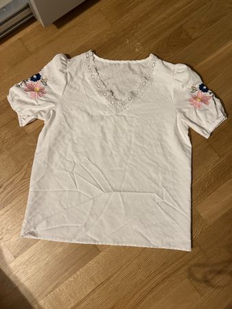 Damen Bluse weiss mit Stickerei