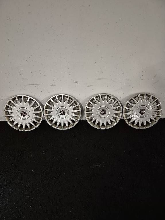Tutti pezzi di ricambio auto: Originale Fiat-Raddeckel 15" – Usato da Aarburg venduto da Vagos