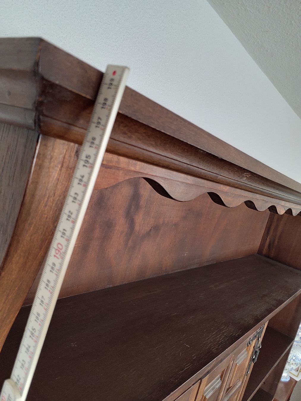 Buffets: Wohnwand / Buffet aus Holz mit Vitrinenteil spanisch – D'occasion à Winterthur par eoneon 6