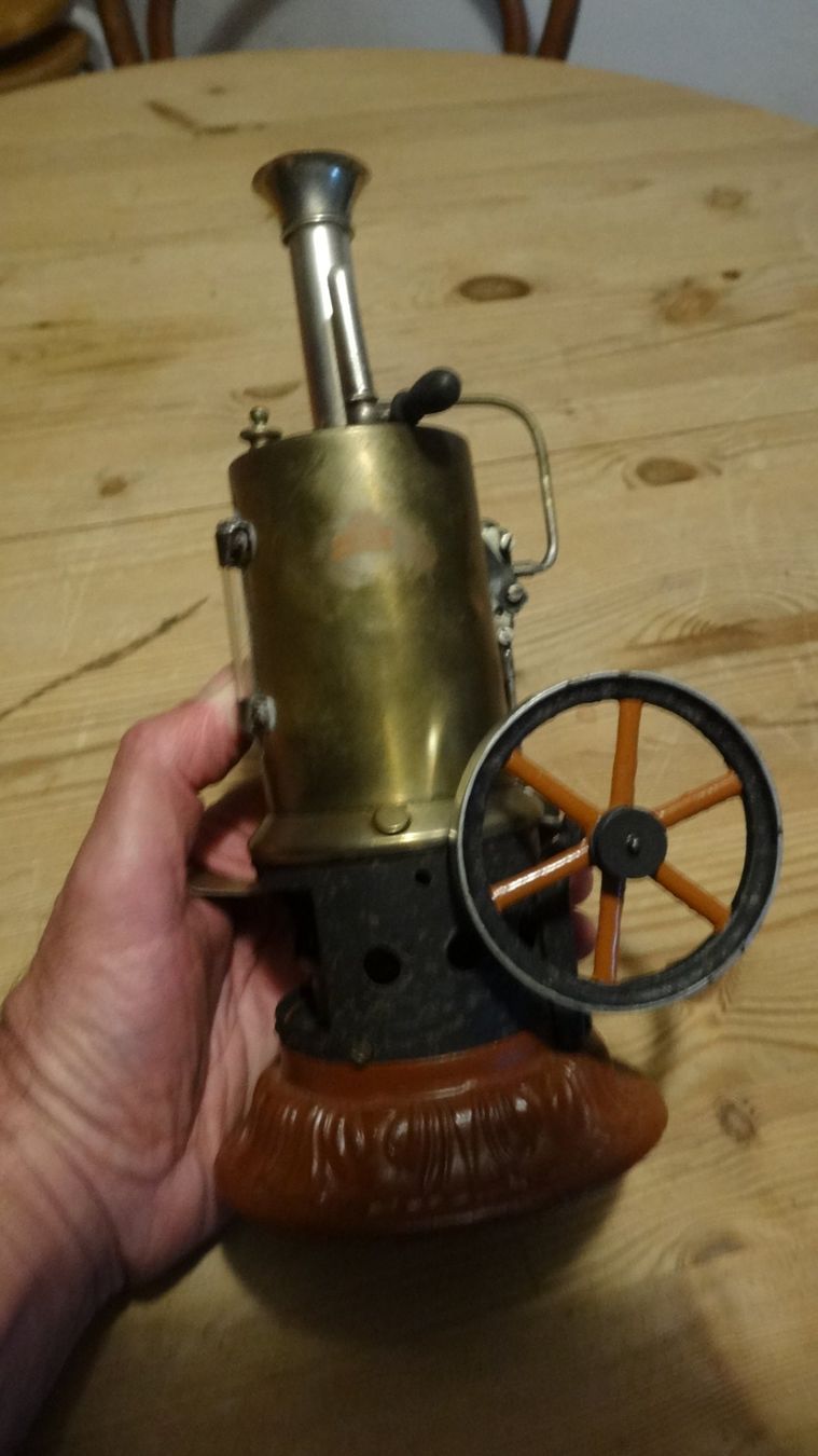 Modellbausätze & Standmodelle: machine verticale à vapeur – Gebraucht aus Rebeuvelier von falcon58 1