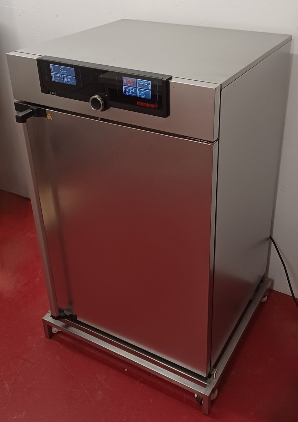 Accessori da laboratorio: Memmert IC0240 – Usato da Niederdorf venduto da LeptonAG_Labor