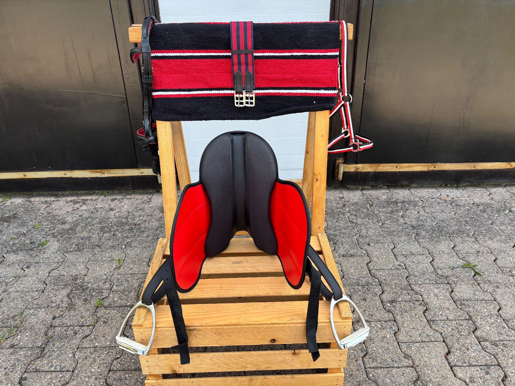 Sattel & Sattelzubehör: schönes rotes Ponysätteli – Gebraucht aus Feldbach von Fea1 9