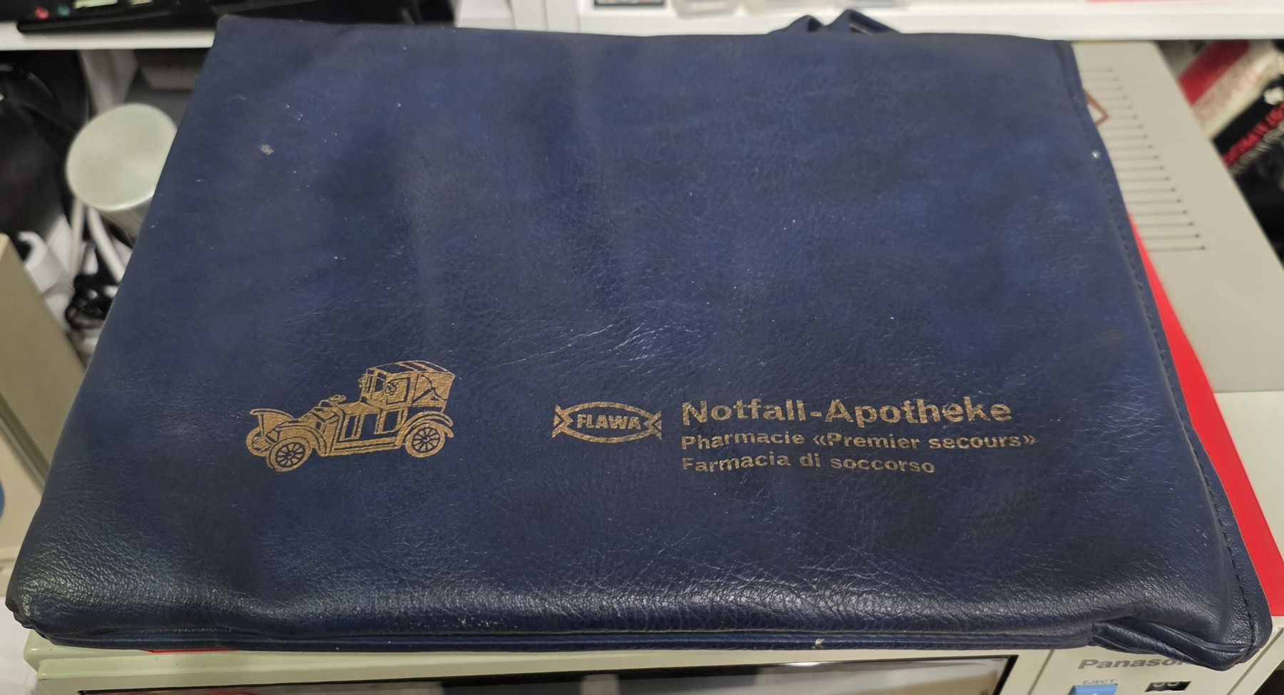 Automobili: Notfall Apotheke Ledertasche für Oldtimer Autos – Usato da Reinach BL venduto da _MasterK_
