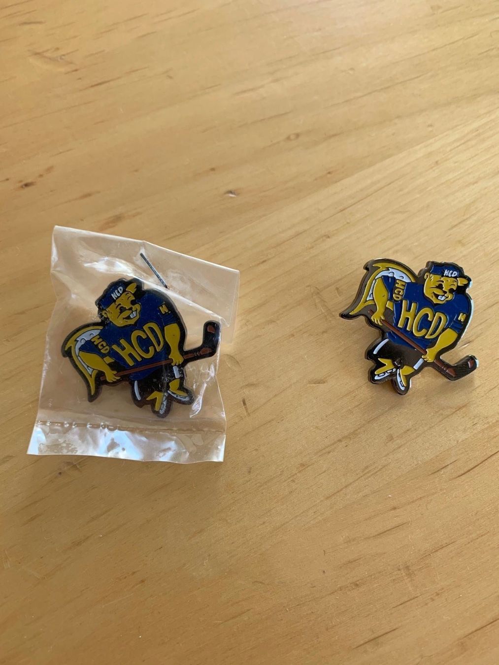 Pins: Origineller HC Davos Pin – Neu und originalverpackt aus Thalwil von Hcdavalanche