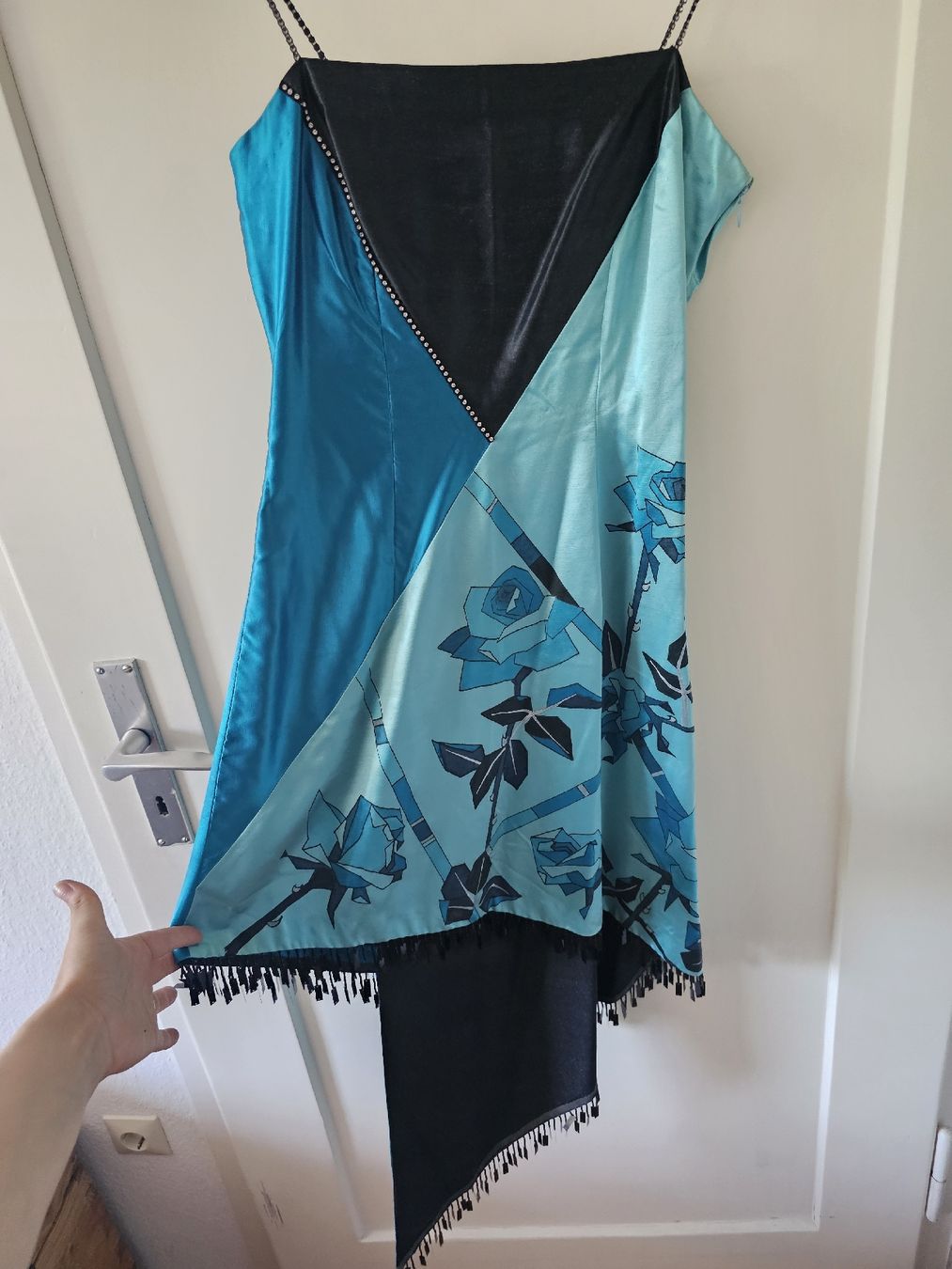Vestiti: Einmaliges Seidenkleid mit Swarowski Steinen 36 – Usato da Buch am Irchel venduto da Potzblitz2 3