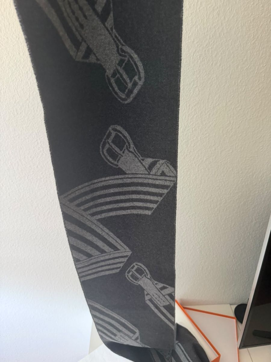 Hermès Foulard & Sciarpe: Hermes Schal Wolle Grau mit Muster und Originalbox – Nuovo e nell'imballaggio originale da Zürich venduto da Divi64 2