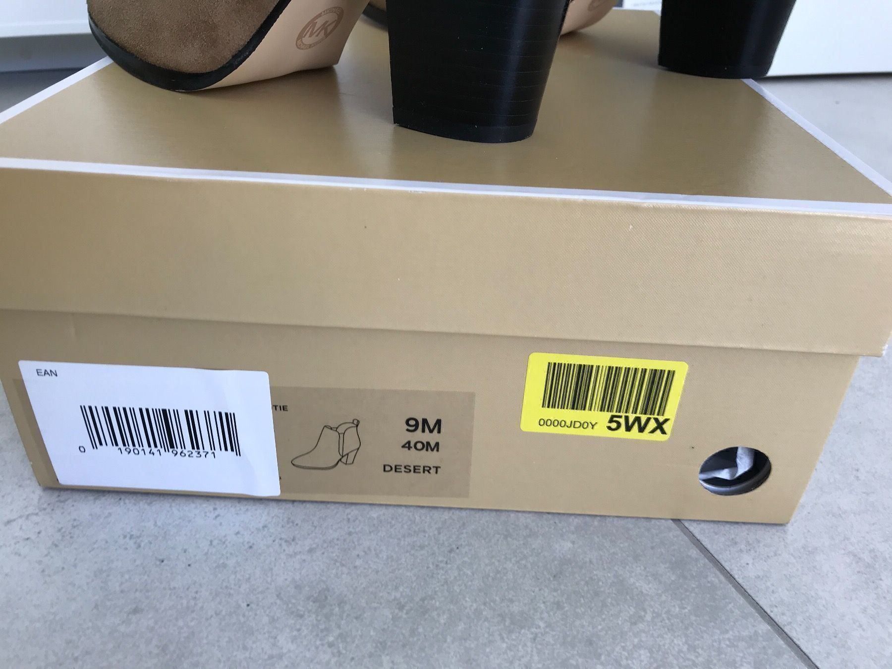 Michael Kors Scarpe da donna: NEW Beautiful Michael Kors Boots 9M – Nuovo e nell'imballaggio originale da Montagnola venduto da eva_gm6j 7