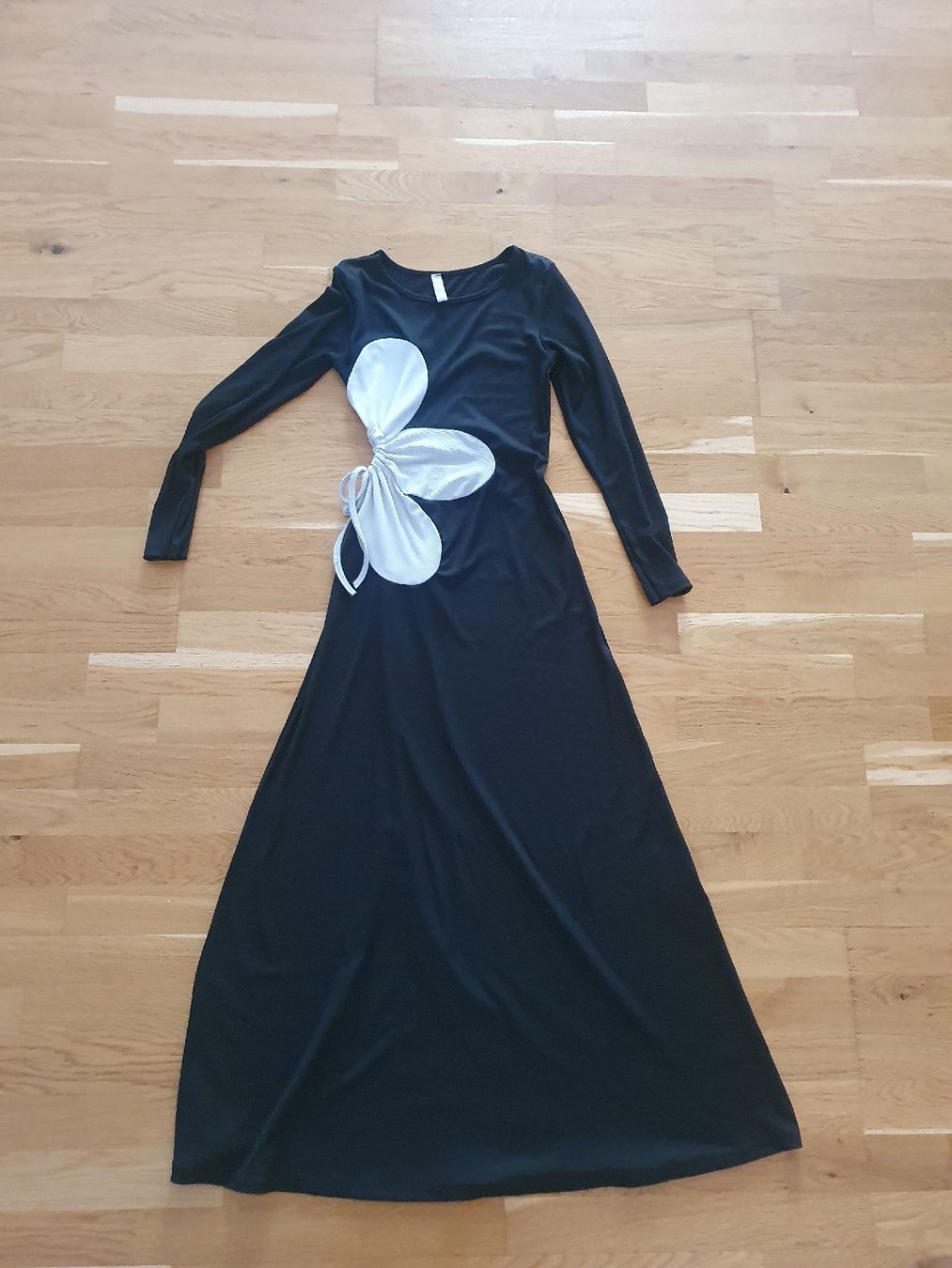 Vestiti: Schwarzes Maxikleid mit Cut-Out – Usato da Moosseedorf venduto da Sonnenschein..