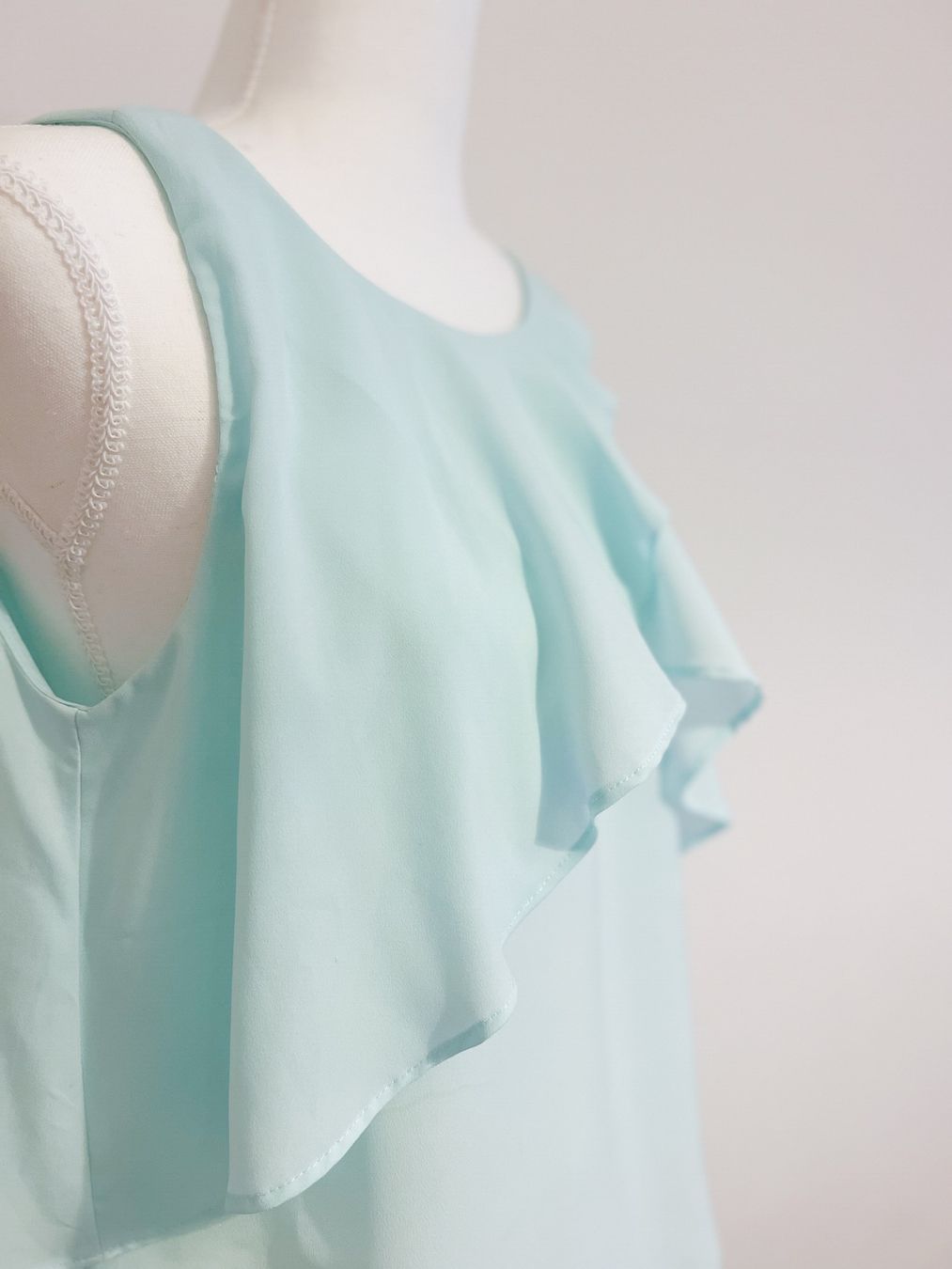 Top: Top turquoise NEUF – Nuovo (secondo la descrizione) da Lausanne venduto da Greenbyaudrey 2