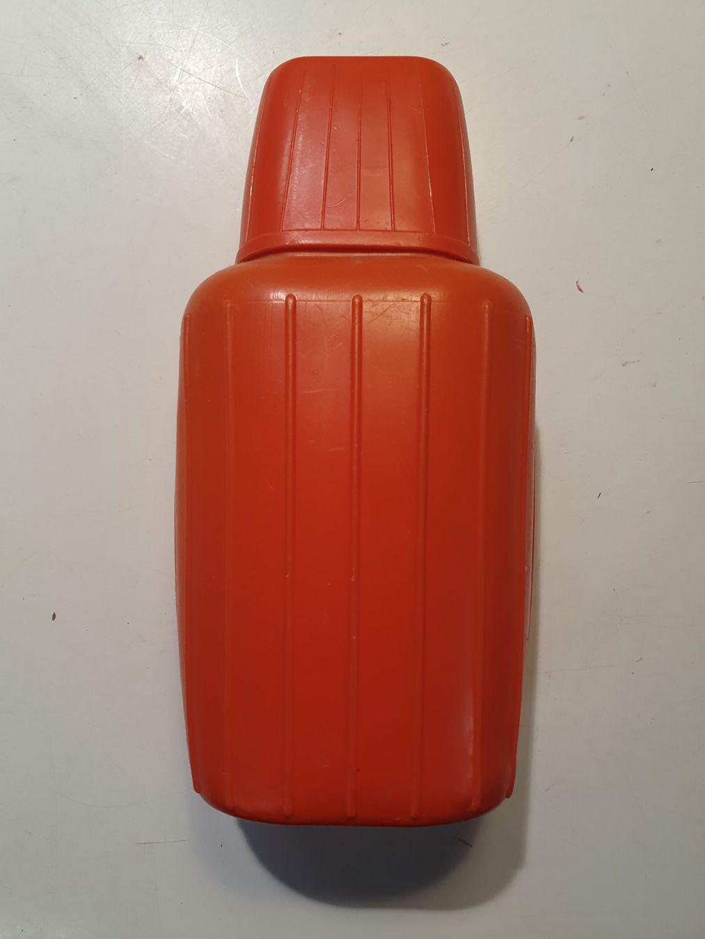 Gourdes & Thermos: Trinkflasche Kunststoff rot 1L – D'occasion à Zürich par loosebone