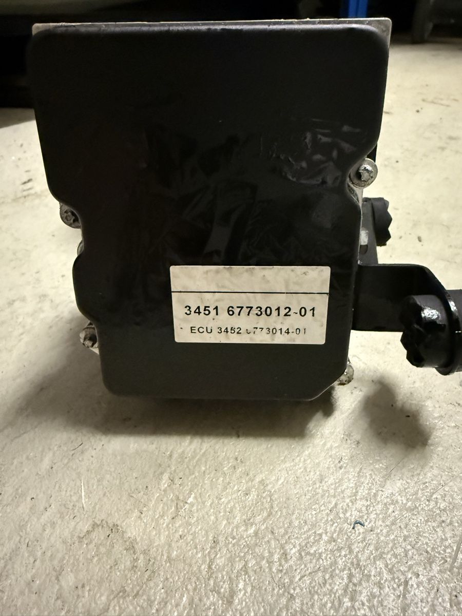 BMW Tutti pezzi di ricambio auto: BMW ABS PUMPE INKL. STEUERGERÄT – Usato da Spreitenbach venduto da 8957_Spreitenbach 3