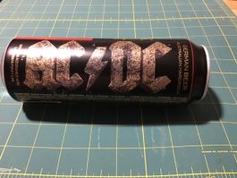 Ac/Dc leere bierdose