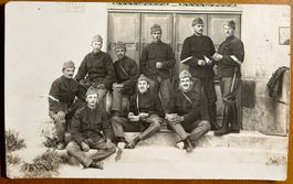 AK: Militaire - Soldats à la pose
