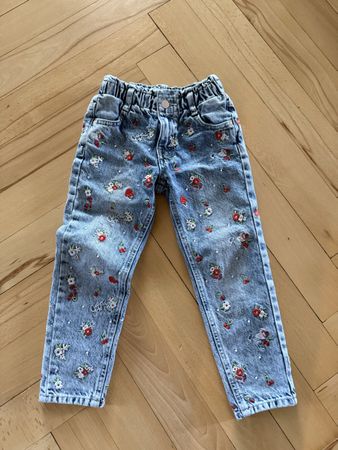 Neuwertige Hose von Guess in Grösse 5 Jahre