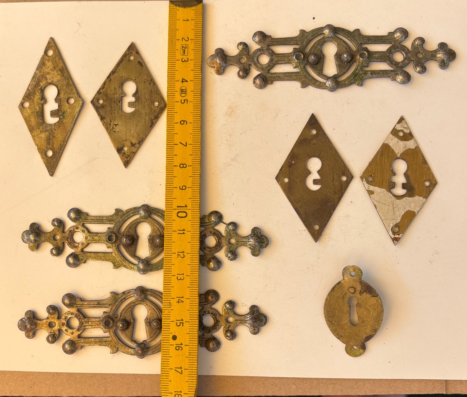 Ferramenta: VINTAGE LOT SCHLÜSSELROSETTEN – Usato da Ostermundigen venduto da wini63 6