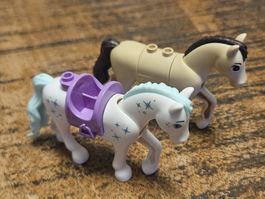 lego figurine lot de 2 chevaux