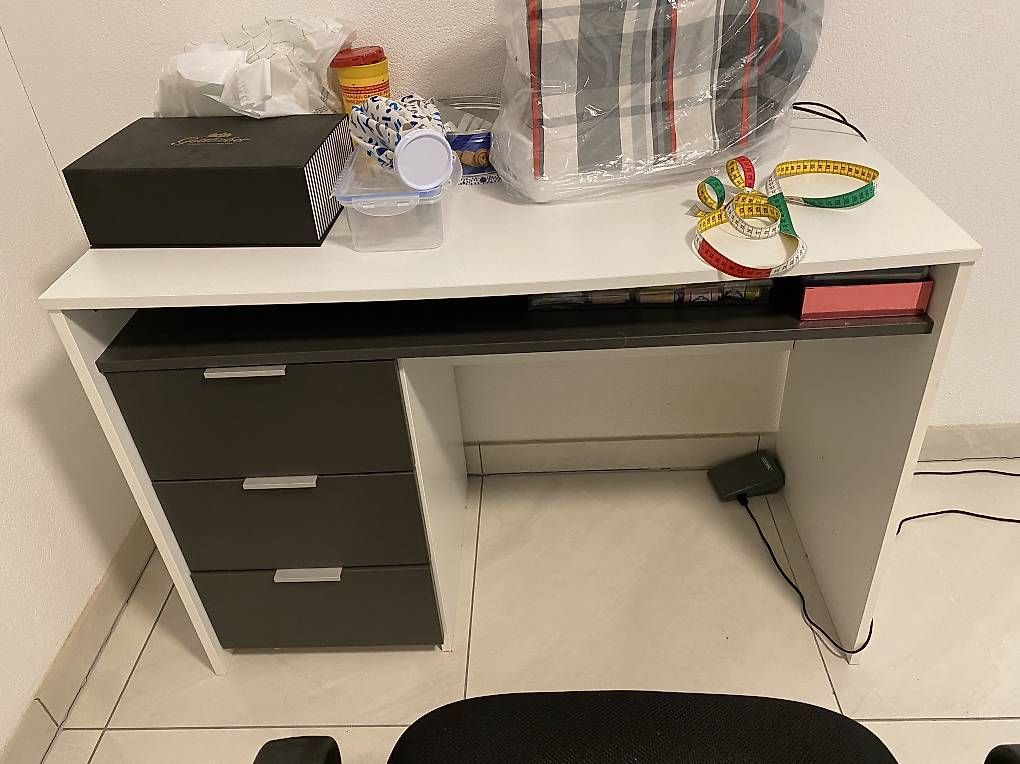 Poltrone: Büro Sessel und Tisch – Usato da Krauchthal venduto da ann_k58v 3