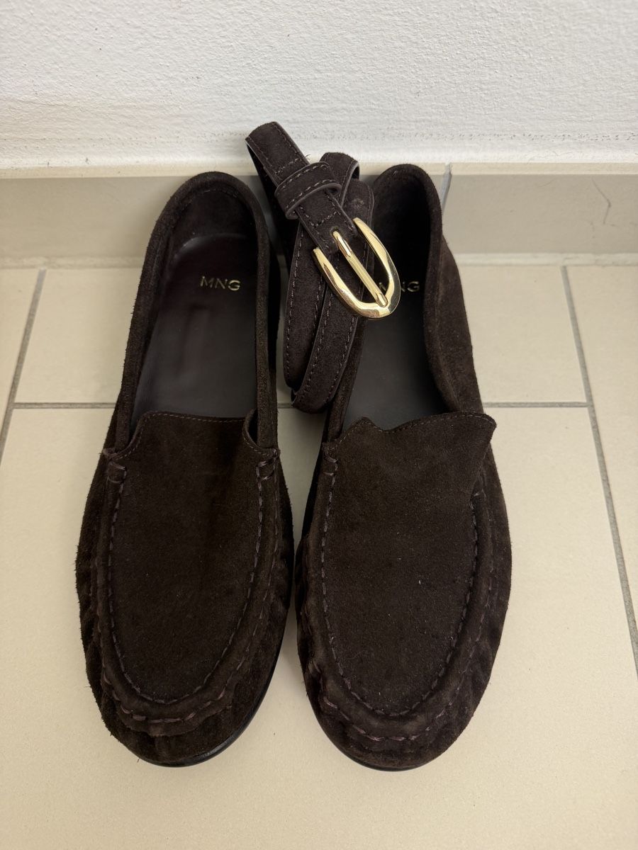 Mango Chaussures femmes: Wildleder Schuhe mit passenden Gürtel Mango  – D'occasion à Neerach par the_modern_mini