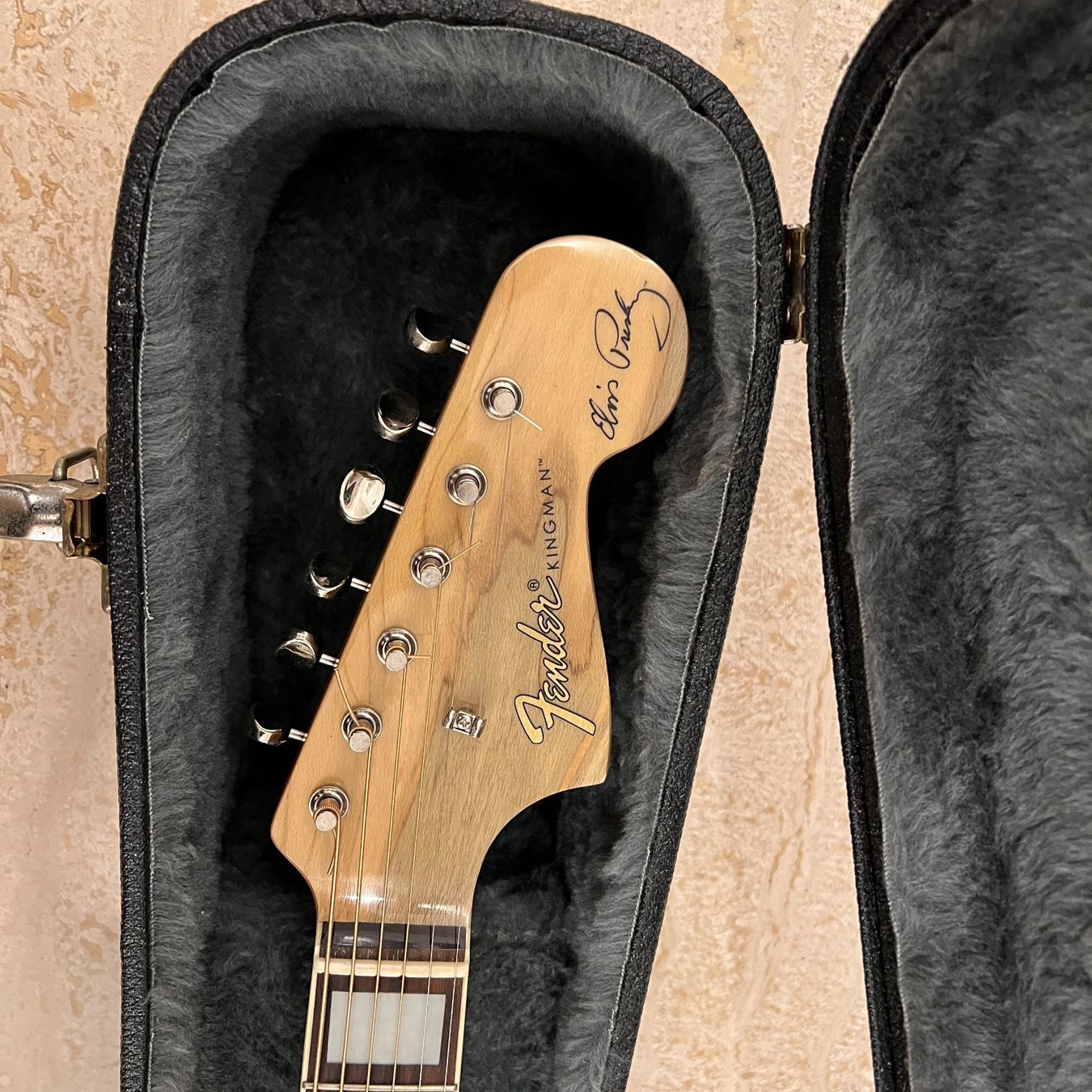 Fender Strumenti musicali: Fender Elvis Kingman Westerngitarre – Usato da Muri AG venduto da Mayfair 2