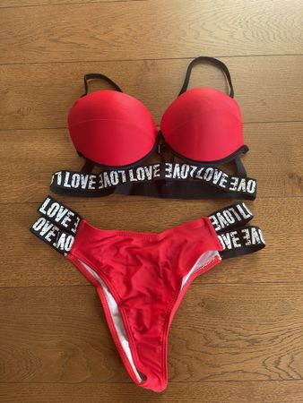 Rotes Bikini mit Love Print Gr M Neu!