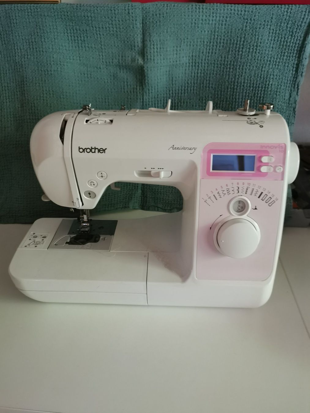 Brother Machines à coudre: Nähmaschine Brother Anneversary – D'occasion à Niederweningen par Sugussuess