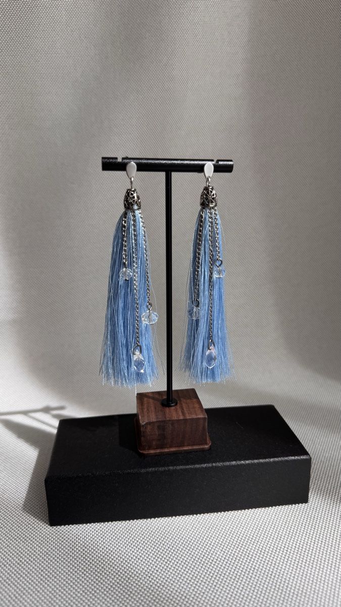 Boucles d'oreille: Ohrringe mit Seidenquasten Hellblau – Neuf avec emballage d'origine à HORGEN par vladibarca10