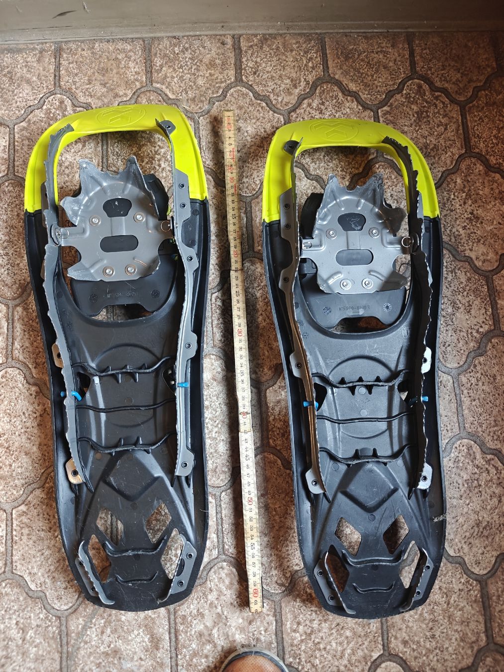 Scarpe da uomo: Schneeschuhe TUBBS 60cm Länge – Usato da Luzern venduto da RemsyRainbow 1