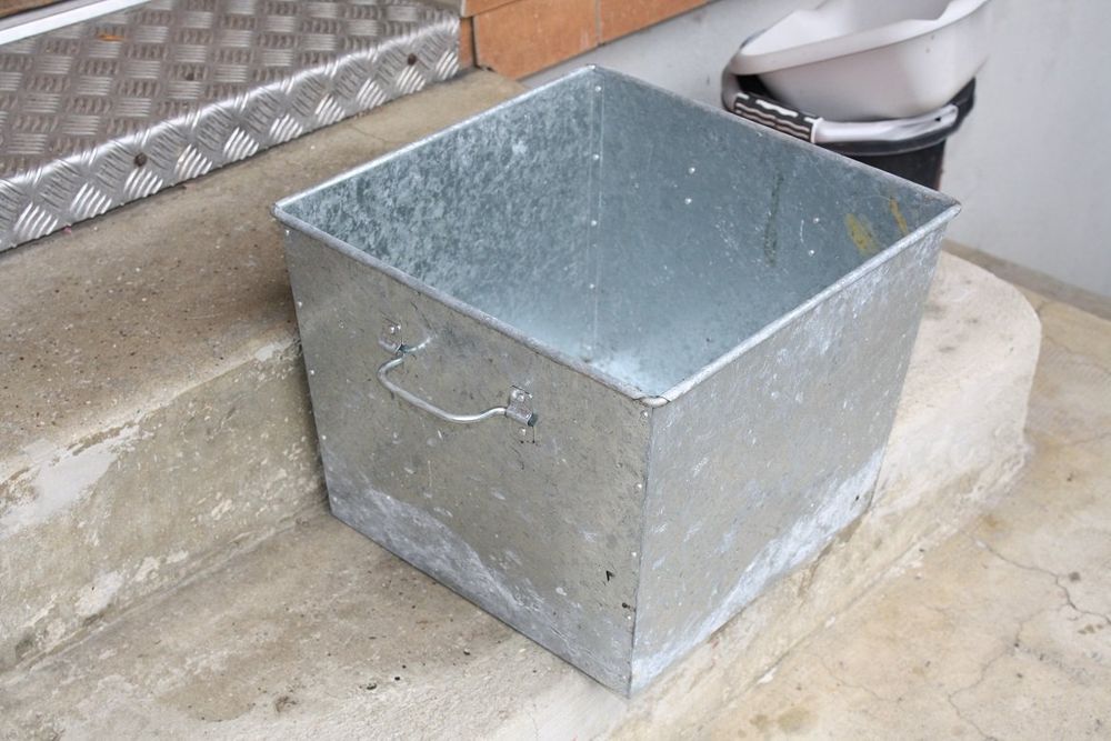 metallk-bel-mit-griff-40x40-h30-neu-gem-ss-beschreibung-in-zuchwil