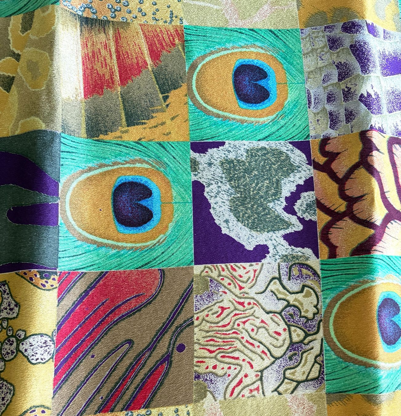 Foulard & Sciarpe: Seidenfoulard mit buntem Patchworkmuster Pfauenauge – Usato da Kloten venduto da Nephty 5
