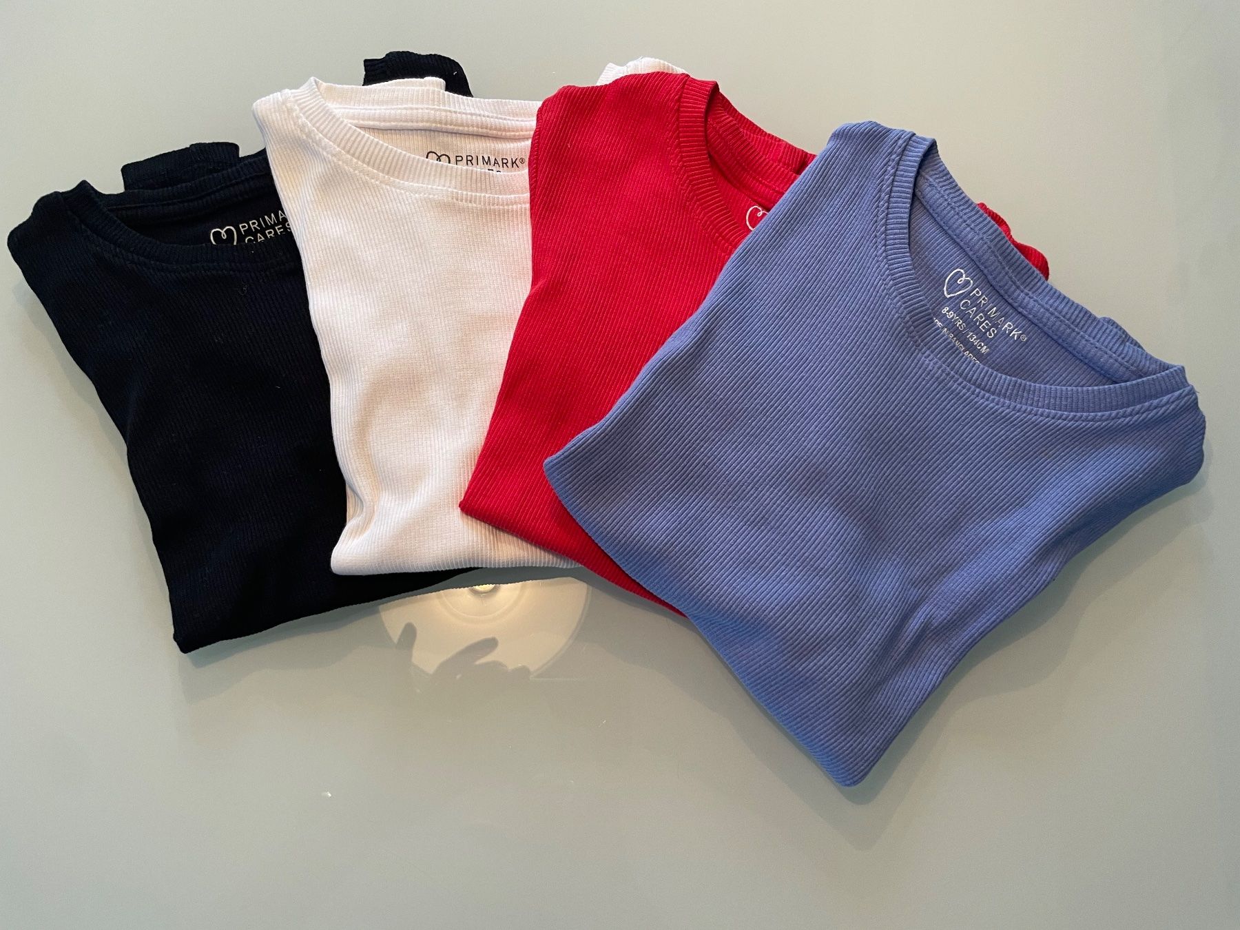 Primark Camicette, T-shirt & Top: Mädchenpulli KA 4verschiedene farben gr.122-128 – Usato da Pfeffingen venduto da Purzzeli