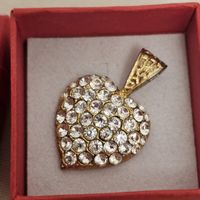Funkelnder Herz-Anhänger, goldfarben mit cikronia-Steinen
