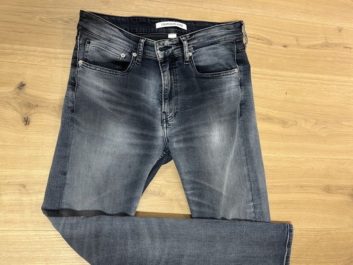 Calvin Klein Jeans: Calvin Klein Jeans Grösse 30/32 – Usato da Schönenwerd venduto da Erfani