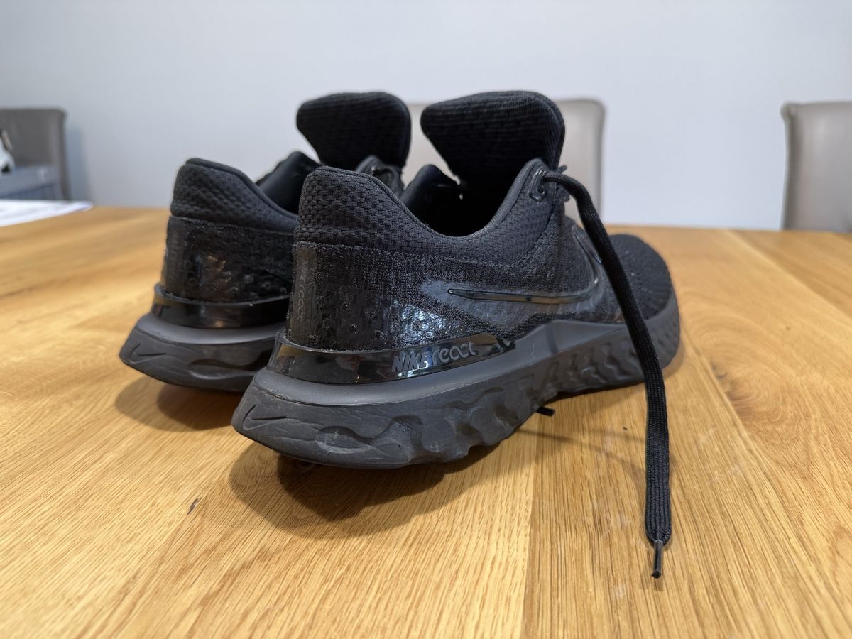 Nike Chaussures hommes: Nike React Infinity Flyknit Laufschuhe Schwarz Grösse 45.5 – D'occasion à Wallisellen par FabianB 1