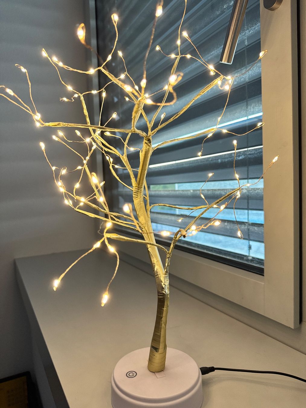 Lampes: Lampe arbre LED décorative  Alimentation USB – D'occasion à Morges par con_jw6n 4