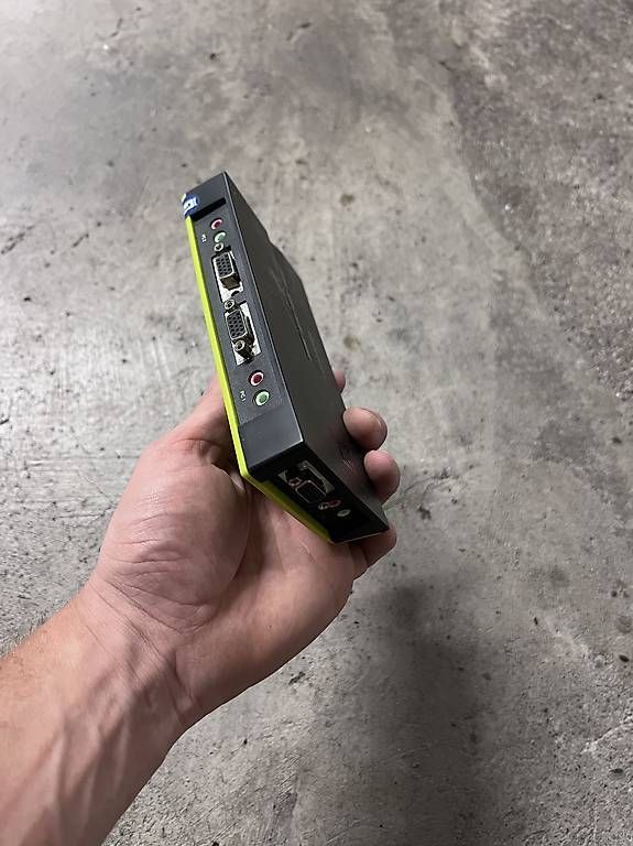 PCs: LevelOne KVM Switch KVM-0421 – D'occasion à Spreitenbach par env_tk78 2