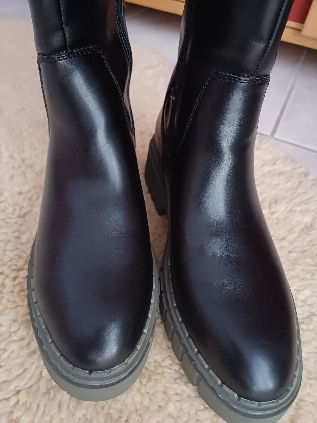 Esprit Scarpe da donna: Schwarze Stiefel Esprit Grösse 41 – Nuovo (secondo la descrizione) da Unterägeri venduto da huc_2gsq 1