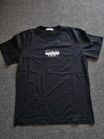 T-shirt homme  noir taille L logo blanc état neuf jamais por