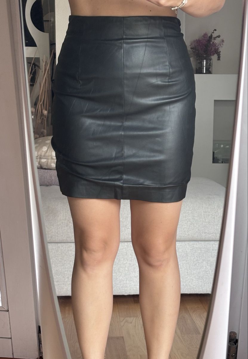 H&M Röcke: Black leather skirt elegant  – Neu (gemäss Beschreibung) aus Zürich von mat_58mf