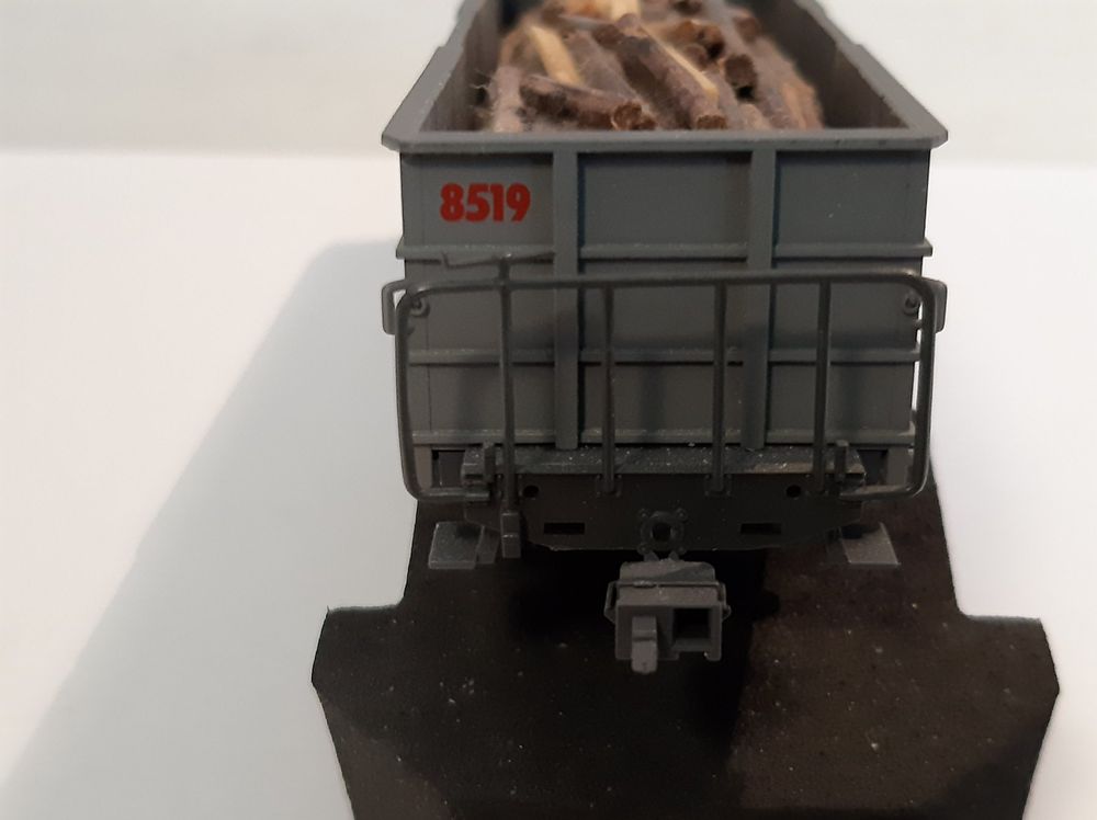 Bemo H0m 2255 139 RhB Fb 8519 Hochbordwagen mit Holz 4