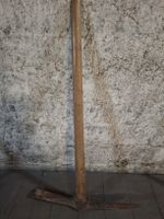 Pickel mit Holzstiel