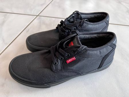 Levis Schuhe schwarz/grau Gr. 38