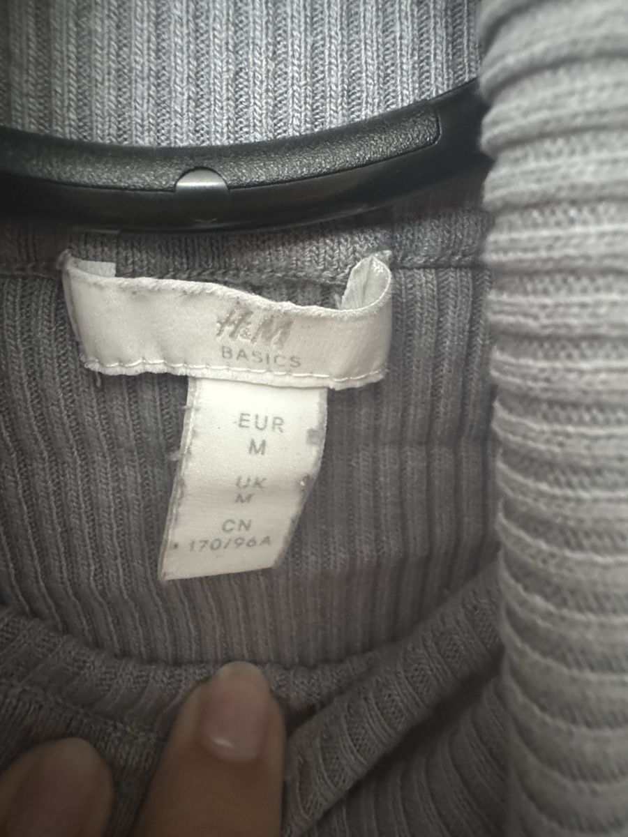 H&M Pulls & Sweat-shirts: Pull col roulé H&M taille M – D'occasion à Meyrin par mai_pl7s 1