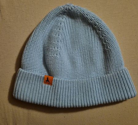 neue hellblaue Strickmütze (geschenkt erhalten)