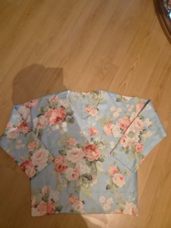 Damen Pullover Blumenmuster Grösse L neuwertig