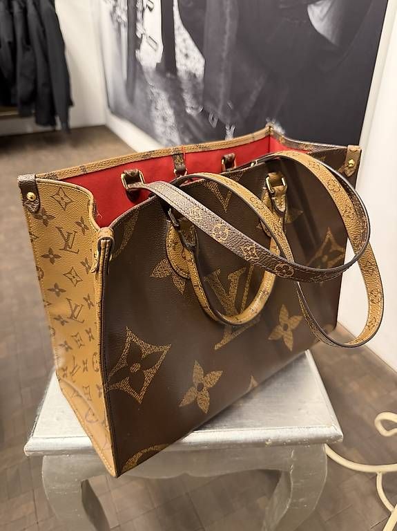 Taschen für Damen: Original Louis Vuitton Onthego – Gebraucht aus Maienfeld von Buendnerbike 3