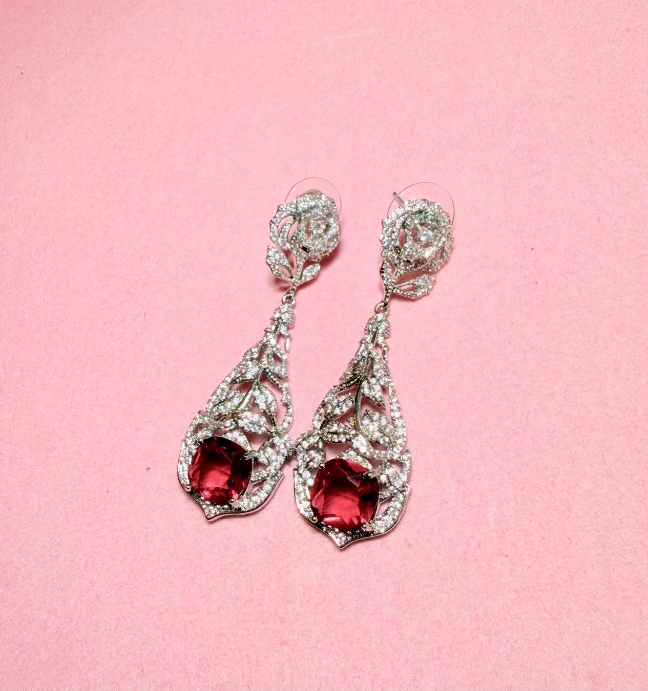 Ohrringe & -stecker: Boucles d'oreilles pendantes Rose rouge – Neu und originalverpackt aus St-Maurice von Sandrinette123 1