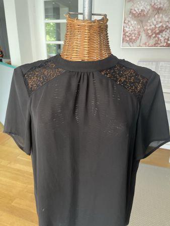 Schwarzes Spitzentop mit Band, Mint&Berry, 36